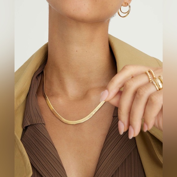 Mejuri Jewelry - Bold Herringbone Chain Necklace | 16”